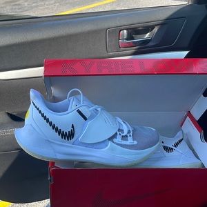 Kyrie low 3s